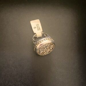 Chunky Ring NWT silver and gold design - quality costume jewelry Designer! 💍